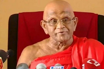 அரசாங்கம் ஊரடங்கை வெள்வால்களுக்கும் - ஆந்தைகளுக்குமே அமுல்படுத்தியுள்ளது! ஆனந்த தேரர்