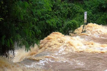 காலியில் பரபரப்பு சம்பவம்... வெள்ளத்தில் சிக்கி இருவர் காணவில்லை!