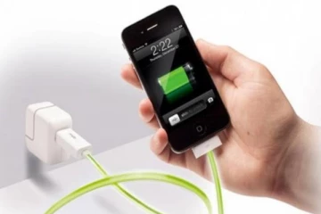 உங்கள் Smartphone-ல் 100 சதவீதம் வரை சார்ஜ் போட வேண்டாம்! காரணம் இதுதான்