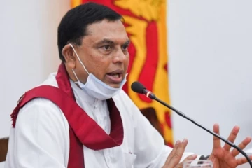 பெசில் நிதி அமைச்சராக, மஹிந்த பொருளாதார கொள்ககள் மற்றும் திட்டமிடல் அமைச்சராக பதவிப் பிரமாணம்