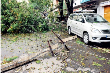 மழையில் தத்தளிக்கும் சென்னை - உடனடி புகார்களுக்கு இந்த எண்ணை அணுகலாம்