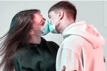 இனிமே முத்தமும் கிடையாது கட்டிப்பிடி வைத்தியமும் கிடையாது :  சீனாவின் கட்டுப்பாடுகளால் அலறும் தம்பதிகள்