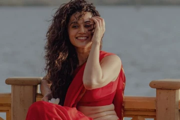 டாப்ஸி திருமணத்திற்கு பின்னும் எல்லைமீரும் கவர்ச்சி.. பிகினி ஸ்டில்கள்