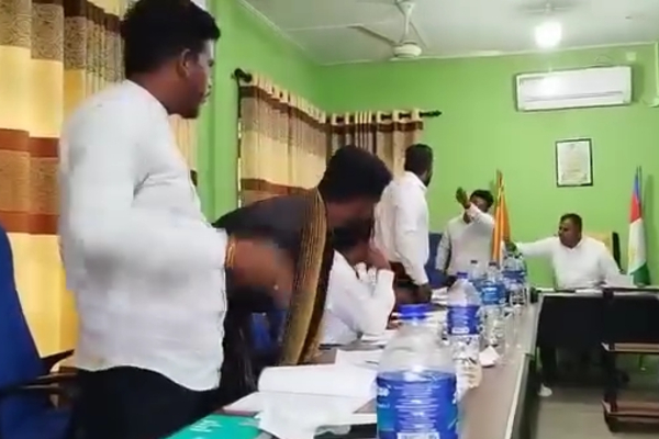 செட்டிக்குளம் பிரதேச சபையில் உபதவிசாளரை ஓரம் கட்டிய ரிசாட் தரப்பு! முன்வைக்கப்பட்டுள்ள குற்றச்சாட்டு | Chettikulam Pradeshiya Sabha செட்டிக்குளம் பிரதேச சபையில் உபதவிசாளரை ஓரம் கட்டிய ரிசாட் தரப்பு! முன்வைக்கப்பட்டுள்ள குற்றச்சாட்டு | Chettikulam Pradeshiya Sabha