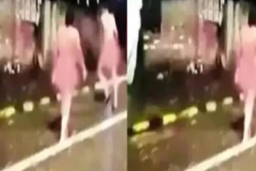 நடுரோட்டில்..நள்ளிரவு நிர்வாணமாக சண்டை போட்டு கொண்ட தம்பதி - viral video!