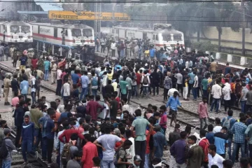 அக்னிபத் எதிரொலி - நாடு தழுவிய முழு அடைப்பு.. 700க்கும் மேற்பட்ட ரயில்கள் ரத்து!