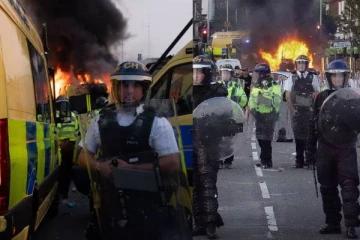 வலதுசாரிகளால் பற்றியெரியும் பிரித்தானிய நகரங்கள்: 9 பகுதிகளுக்கு விடுக்கப்பட்ட எச்சரிக்கை