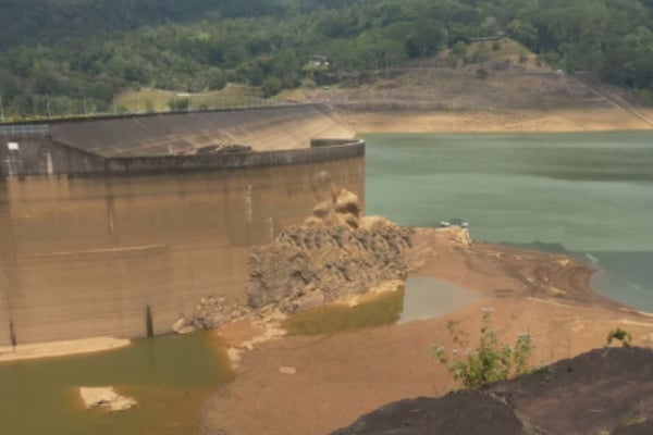 நுவரெலியா மக்களுக்கு ஏற்பட்டுள்ள நெருக்கடி - மீண்டும் காட்சி கொடுத்த புத்தர் | Kotmale Is Drying Up Statue S Displaying நுவரெலியா மக்களுக்கு ஏற்பட்டுள்ள நெருக்கடி - மீண்டும் காட்சி கொடுத்த புத்தர் | Kotmale Is Drying Up Statue S Displaying