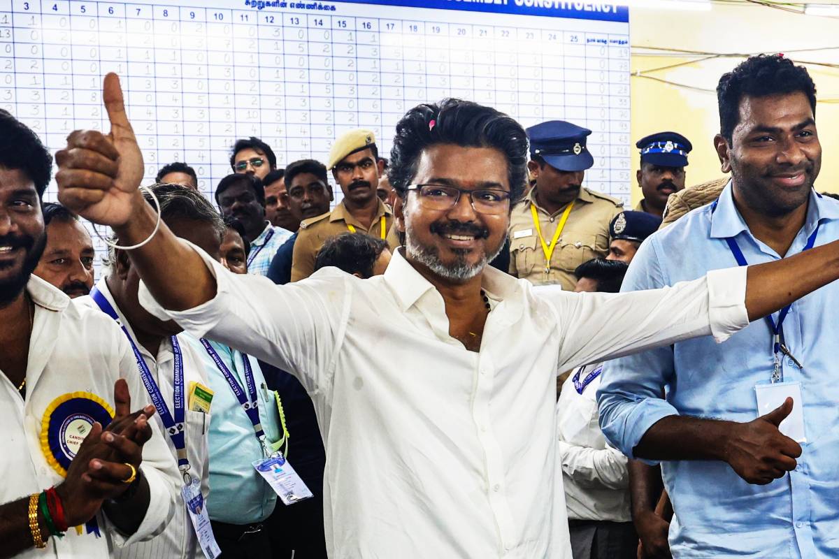 ஆளுநரின் கேரள பயணம் ரத்து: விஜய்யுடன் அவசர சந்திப்பு - பரபரப்பாகும் அரசியல் களம் | Tn Governor Arlekar To Leave For Kerala Today