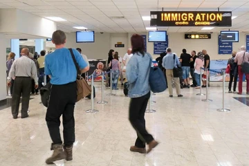 கட்டுநாயக்க விமான நிலையத்தில் வர்த்தகர்கள் கைது