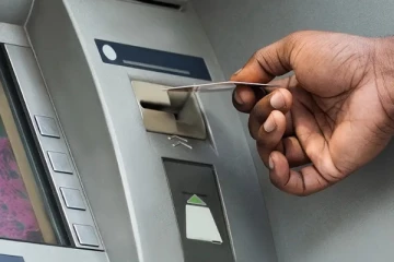 පෞද්ගලික බැංකුවක ATM යන්ත්‍රයක් මංකොල්ල කාලා..