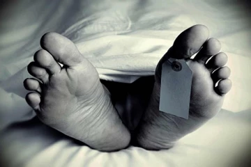 மகன் இறந்ததை கூட அறியாத தாய்: பூட்டிய வீட்டிற்குள் சடலத்தோடு 2 நாட்கள் இருந்த சோகம்