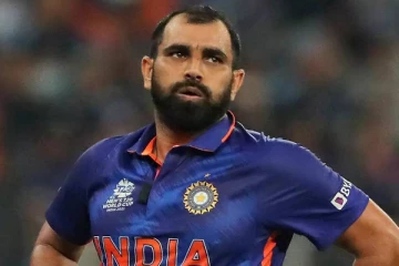 பாகிஸ்தானிடம் தோல்வி எதிரொலி.! கடும் வசைபாடுதலை சந்திக்கும் இந்திய வீரருக்காக களமிறங்கிய முன்னாள் வீரர்!