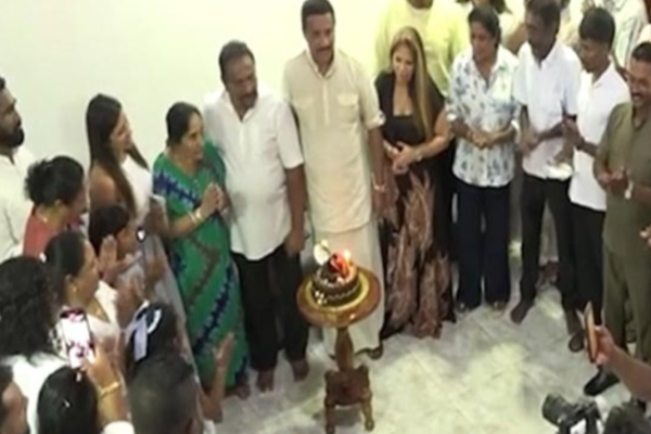 விஜேராமவை விட்டு வெளியேறிய மகிந்தவின் முதல் கொண்டாட்டம்.. ரோஹித வீட்டில் குவிந்த கூட்டம் | Rohitha Abeygunawardhana Birthday Mahinda