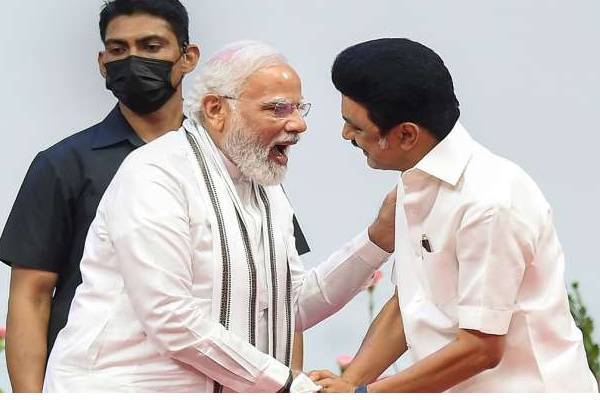 முதலமைச்சரின் உடல் நலம்  விசாரித்தார் பிரதமர் மோடி - தமிழ்நாடு