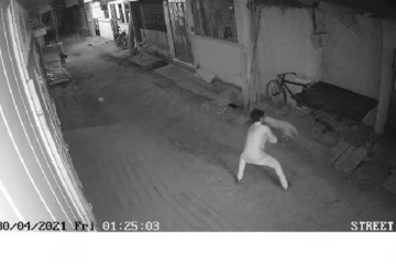 நள்ளிரவில் வீடுகளை நோட்டமிட்டு  நாய்களை தாக்கிவிட்டு ஓடிய இளைஞர்கள்..எச்சரித்து அனுப்பிய போலீசார்