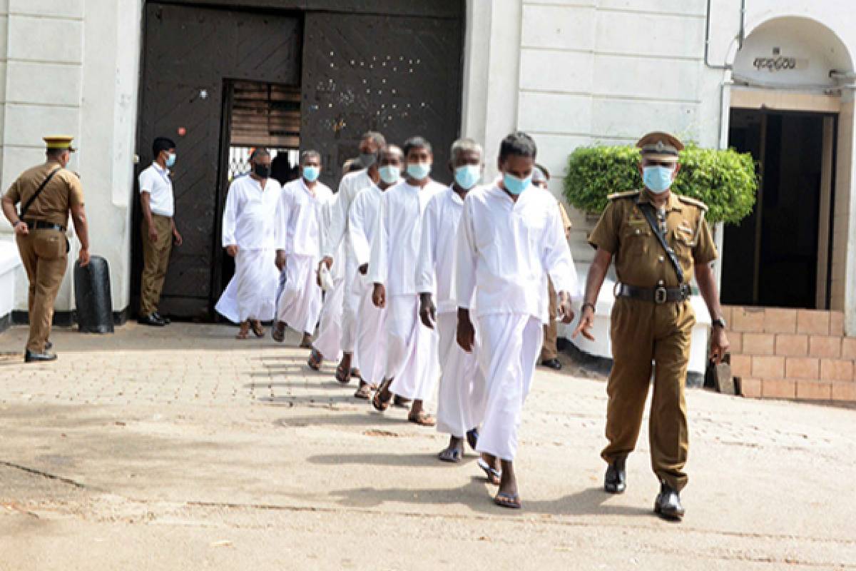 வெசாக் தினத்தை முன்னிட்டு 61 கைதிகளுக்கு ஜனாதிபதி பொதுமன்னிப்பு | Presidential Pardon For 61 Prisoners For Vesak