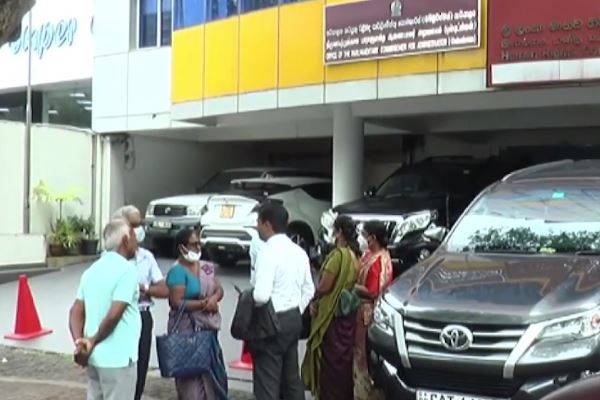 இழுத்தடிக்கும் அரசாங்கம்; மனித உரிமைகள் ஆணைக்குழுவில் முறைப்பாடு | Dragging Government Complaint Human Rights