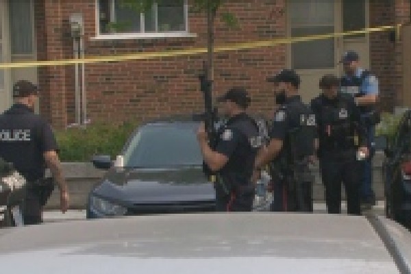 கனடாவில் பட்டப் பகலில் இடம்பெற்ற துப்பாக்கிச் சூடு | Three Injured Two In Custody Daylight Shooting