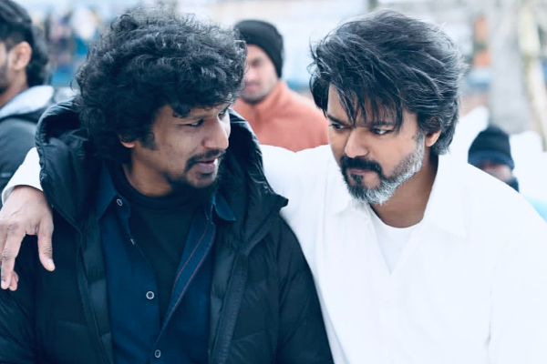 விஜய்க்காக 30க்கும் மேற்பட்ட ஹேர் ஸ்டைல்.. ஒரு பக்கம் வரவேற்பு, மறுபக்கம் கிண்டல் | Vijay New Hair Style Secret