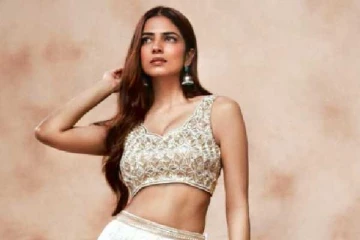 நடிகை மாளவிகா மோகனனின் லேட்டஸ்ட் லெகங்கா ட்ரெஸ் ஷூட்..