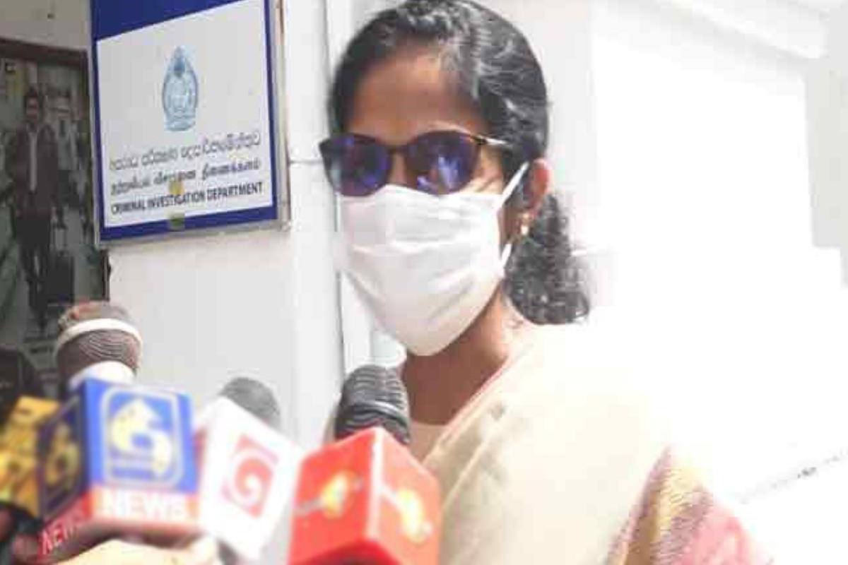 கொடூரமான முறையில் நடத்தப்படும் கணவர் ; கண்ணீருடன் சுரேஷ் சலே மனைவி வெளியிட்ட தகவல் | Suresh Sale S Wife In Tears
