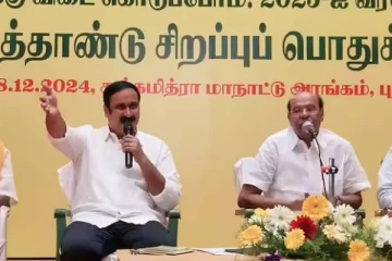 நான் சொல்வதைத்தான் கேட்க வேண்டும்! மேடையில் ராமதாஸ் - அன்புமணி வார்த்தை மோதல்