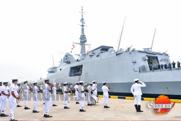 කොළඹ වරායට ගොඩ බැහැපු අමුත්තා