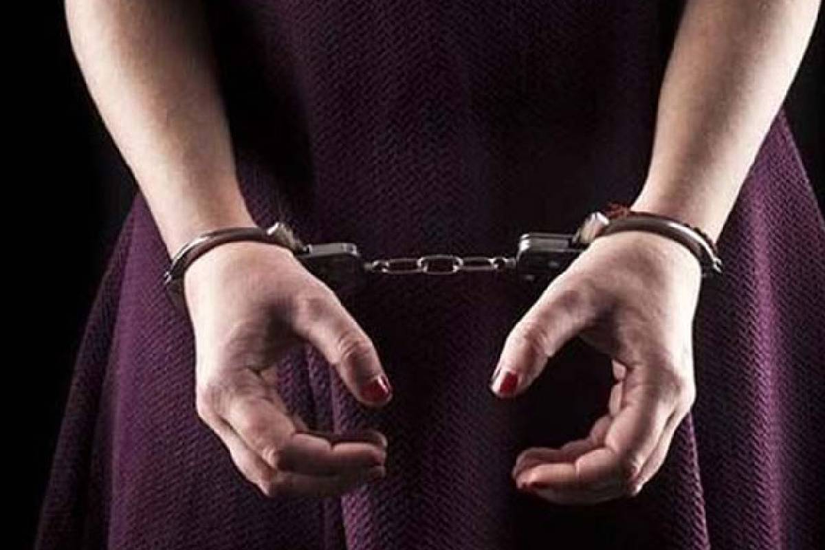 வென்னப்புவ பகுதியில் இரகசியத்தகவலில் சிக்கிய பெண் | Woman Arrest With 67 Liters Illicit In Wennappuwa வென்னப்புவ பகுதியில் இரகசியத்தகவலில் சிக்கிய பெண் | Woman Arrest With 67 Liters Illicit In Wennappuwa