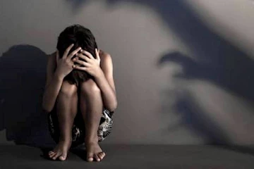 පාසල් වෑන්රිය තුළ අපයෝජනයට ලක්වූ දැරිය.