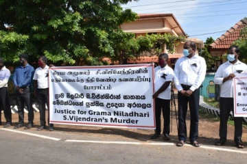 மாகாண கூட்டுறவு அமைப்பு கோரிக்கை விடுத்தும் போராட்டத்தை கைவிட மறுத்த கிளிநொச்சி கூட்டுறவுச் சங்க அங்கத்தவர்கள்