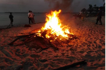 யாழில் தீயிட்டு எரிக்கப்பட்ட 93 கிலோ கஞ்சா பொதிகள்