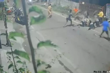 தாக்கப்பட்டது மனோ மகன்களா? உண்மை இதுதான் - வெளியான சிசிடிவி காட்சி!