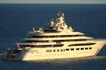 ரஸ்ய உல்லாச படகை கைப்பற்றிய ஜெர்மன்!(காணொளி)