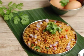 மீந்து போன இட்லியில் சுவையான முட்டை கொத்து இட்லி - செய்வது எப்படி?