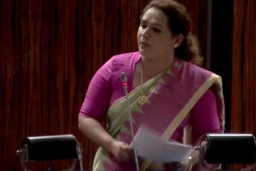 காக்கை கூட்டில் முட்டையிடும் ஐக்கிய மக்கள் சக்தி; பெண் எம்.பி.விசனம்!