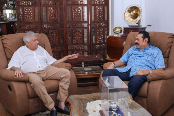 மகிந்தவை நெகிழ்ச்சியில் ஆழ்த்திய ரணில் | Ranils Visit Mahinda Got Emotional