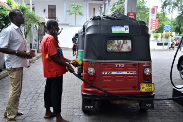 இன்று ஞாயிற்றுக்கிழமை எரிபொருளை பெற்றுக் கொள்ளக் கூடிய இடங்கள்..!முழுமையான விபரம் வெளியீடு