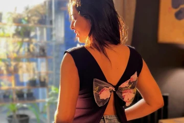 நடிகை ஸ்ருஷ்டி டாங்கே மாடர்ன் உடையில் கிளாமர் போஸ்