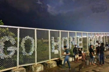 காலி முகத்திடலில் மின்னும் Go Home Gota! (Photos)