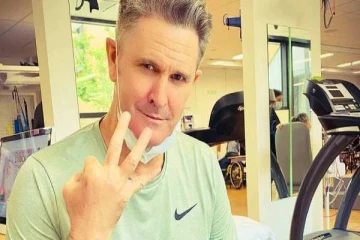 மரண படுக்கையில் பிரபல கிரிக்கெட் வீரர் - ரசிகர்கள் அதிர்ச்சி