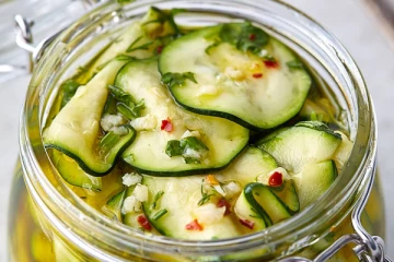 வினிகரில் ஊறவைத்த வெள்ளரிக்காய்! தினமும் சாப்பிட்டால் கிடைக்கும் அற்புத பலன்கள் என்ன தெரியுமா?