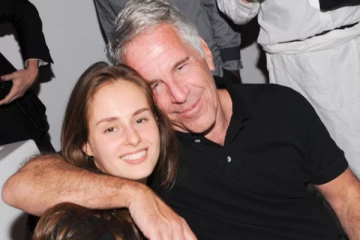 காதலிக்கு ஆயிரம் கோடி ரூபாய்... எப்ஸ்டீன் எழுதி வைத்துள்ள உயில்