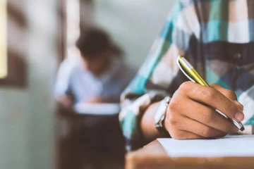 விடைத்தாளில் மாணவர்கள் எழுதிய ஜெய் ஸ்ரீராம் - மதிப்பெண்களை வாரி வழங்கிய ஆசிரியர்!