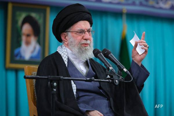 அமெரிக்கா தொடங்கினால்... அது ஒரு பிராந்தியப் போராக வெடிக்கும்: எச்சரிக்கும் ஈரானின் காமெனி | Tehran Warns Regional Conflict