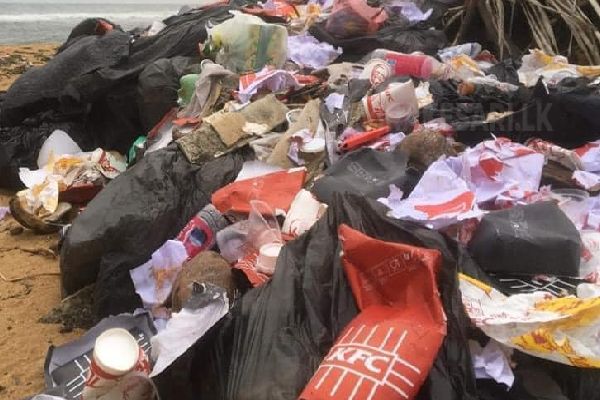 வெள்ளவத்தை கடற்கரையை குப்பைக் கூடமாக்கியது யார்? | Trashed The Welavatta Beach Wasteage