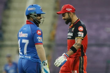 பெங்களூருக்கு 165 ரன்களை இலக்காக நிர்ணயித்த டெல்லி - கடைசி போட்டியில் வெற்றி யாருக்கு?