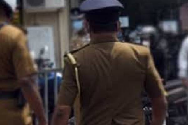 கடமையாற்றிய பொலிஸ் அதிகாரி ஒருவர் வீதி விபத்தில் பலி | Off Duty Police Officer Dies In Road Accident கடமையாற்றிய பொலிஸ் அதிகாரி ஒருவர் வீதி விபத்தில் பலி | Off Duty Police Officer Dies In Road Accident