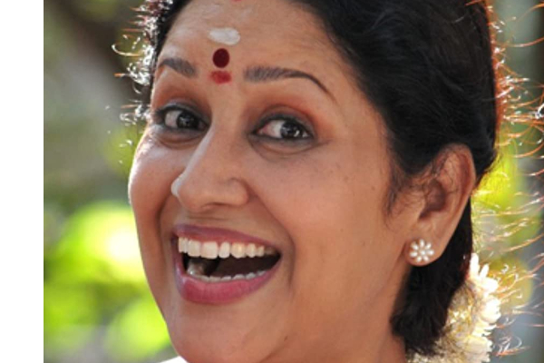 பாலச்சந்தர் வளர்த்துவிட்ட மாணவி!! 40 வருட சினிமா வாழ்க்கையில் பிரபல நடிகையை ஒதுக்கி வரும் ரஜினி!! | Renuka Open Up Didnt Act With Rajinikanth Ajith