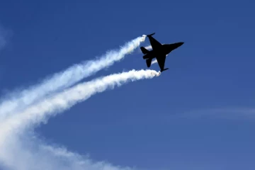 கட்டிடம் மீது மோதி விபத்துக்குள்ளான விமானம்! வெளியான வீடியோ